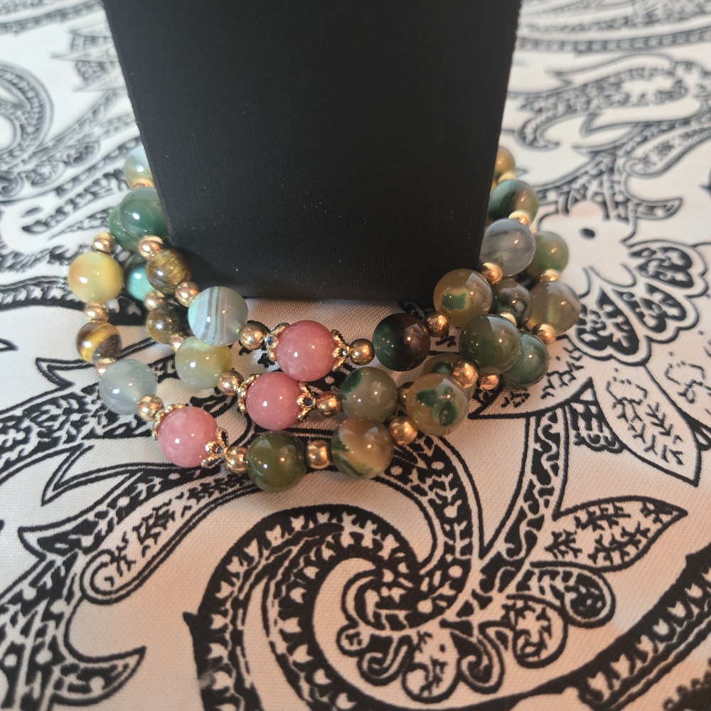 Elegant Beaded Bracelet with Gold Accents
